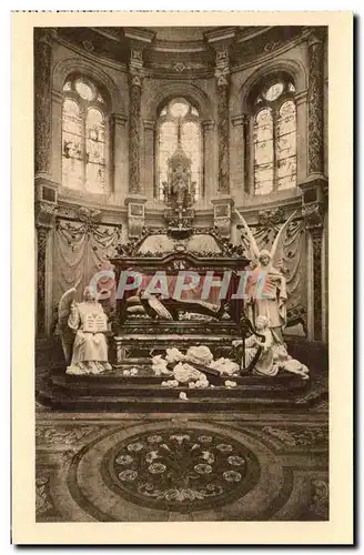 Cartes postales Chapelle Et chasse De Siant Therese De l&#39Enfant Jesus au Fond Dans Un Edicule