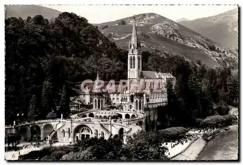 Cartes postales moderne Lourdes La Basilique Vue d&#39Ensemble Et Le Gave