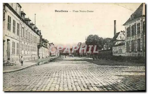 Cartes postales Doullens Place Notre Dame