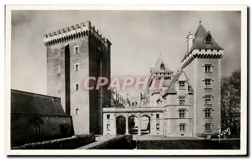 Ansichtskarte AK Pau Le Chateau Donjon et facade Est