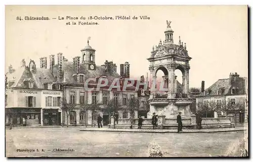 Cartes postales Chateaudun La Place Du 18 octobre L&#39Hotel De Ville Et La Fontaine