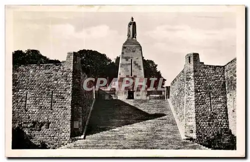 Ansichtskarte AK Verdun Monument a La Victoire Leon Chesnay et Jean Boncher Militaria