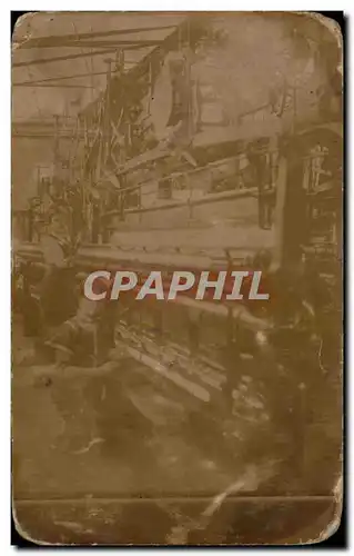 CARTE PHOTO Femme atele a une machine