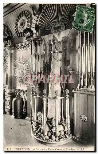 Cartes postales Cherbourg L'Arsenal Vieux Canon et Trophees