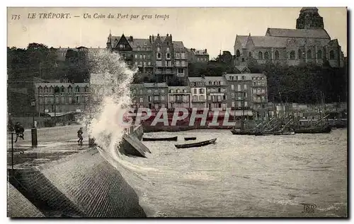 Cartes postales Le Treport Un Coin Du Port Par Gros Temps Bateaux