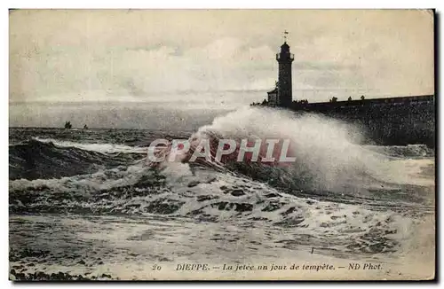 Cartes postales Dieppe La jetee un jour de lempete