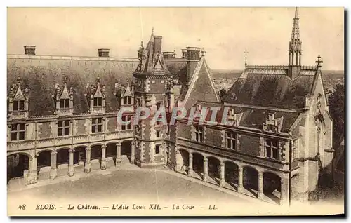 Cartes postales Blois Le Chateau L&#39Aile Louis XII La Cour