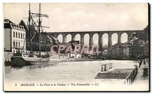 Ansichtskarte AK Morlaix Le Port et le Viaduc Vue d&#39Ensemble Bateau