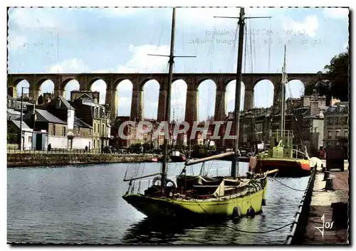 Cartes postales moderne Morlaix Le Bassin a flot et l'elegant viaduc Bateau