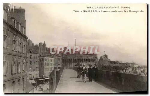 Ansichtskarte AK Bretagne St Malo Promenade sur Les Remparts