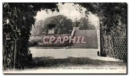 Ansichtskarte AK Compiegne Vue Prise Sous La Tonnelle Et l&#39Escalier Du Chateau