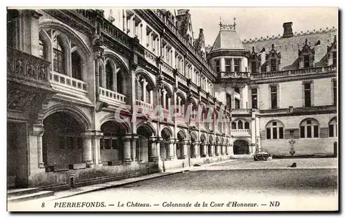 Cartes postales Pierrefonds Le Chateau Colonnade de la Cour d&#39Honneur