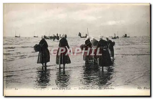 Ansichtskarte AK Berck Plage Debarquement de Pichons Folklore