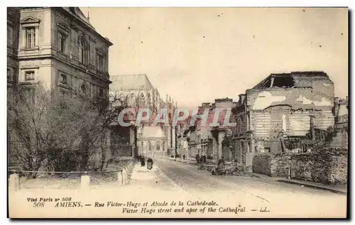 Ansichtskarte AK Amisns Rue Victor Hugo et Abside de la Cathedrale Militaria