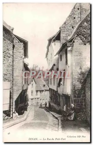 Cartes postales Dinan La Rue du Petit Fort Fileuse (animee)