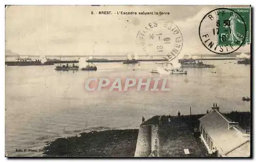 Cartes postales Brest L'Escadre Saluant la terre Bateaux