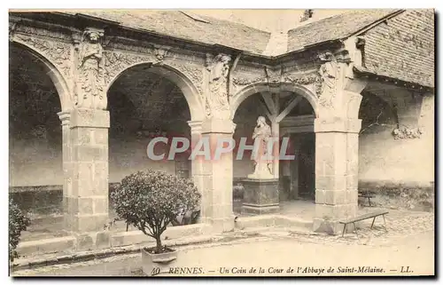 Ansichtskarte AK Rennes Un Coin de la Cour de l&#39Abbaye de Saint Melaine