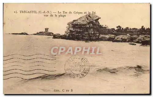 Cartes postales Tregastel Le Tas De Crepess Et Le De Vue De La Plage