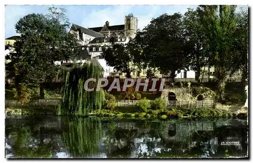 Cartes postales moderne Le Mans Le Quai Louis Blanc Au fond la Cathedrale