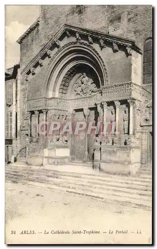 Ansichtskarte AK Arles La Cathedrale Saint Trophime Le Portail