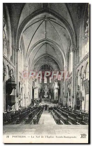 Cartes postales Poitiers La Nef De l&#39Eglise Sainte Radegonde