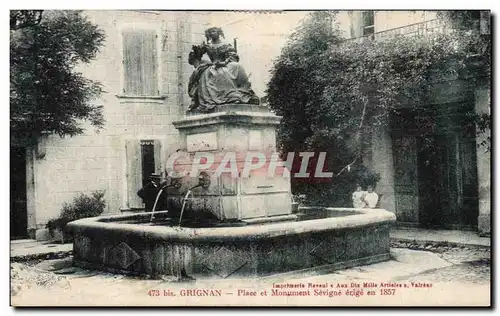 Cartes postales Grignan Place et Monument Sevigne Erige en 1857