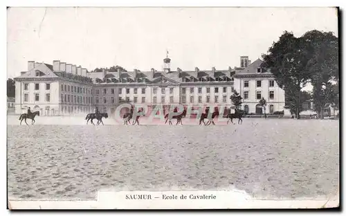 Ansichtskarte AK Saumur Ecole De Calvalerie Cheval Militaria