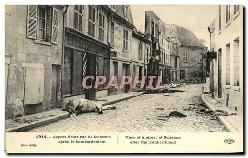 Ansichtskarte AK Aspect d &#39Une rue de Soissons apres le Bombardement Militaria Cheval