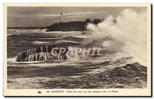 Cartes postales Biarritz Effect de mer sur les rochers vers le phare