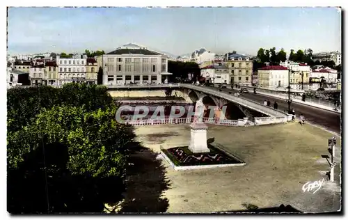 Cartes postales moderne Saintes Pony et Statue Bernard Polissy