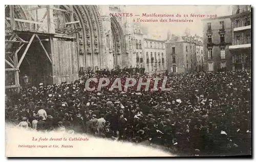 Cartes postales A Nantes Manifestations du 22 fevrier 1906 a l&#39occasion des Inventaires La foule devant la ca