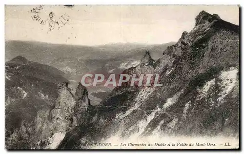 Cartes postales Le Mont Dore La Cheminee du Diable et la Vallee du Mont Dore