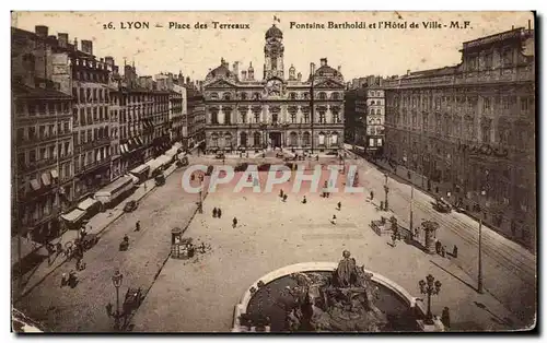 Cartes postales Lyon Place des Terreaux Fontaine Bartholdi et l&#39Hotel de Ville