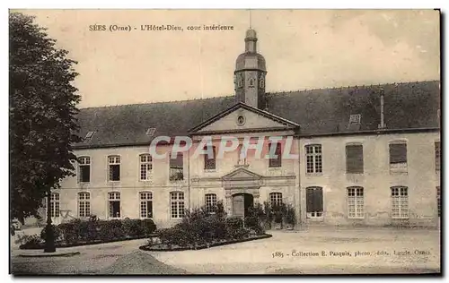 Cartes postales Sees L'Hotel Dieu cour interieure