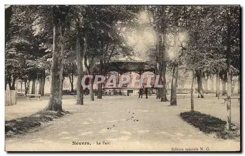 Ansichtskarte AK Nevers Le Parc Kiosque