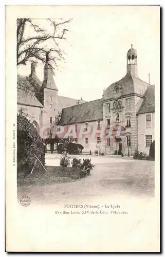 Cartes postales Poitiers Le Lycee Pavillon Louis XIV de La Cour d&#39Honneur