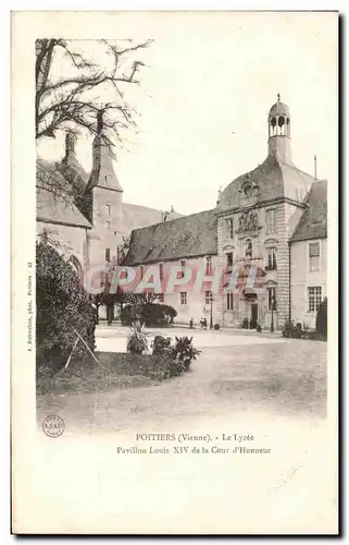 Cartes postales Poitiers Le Lycee Pavillon Louis XIV de La Cour d'Honneur