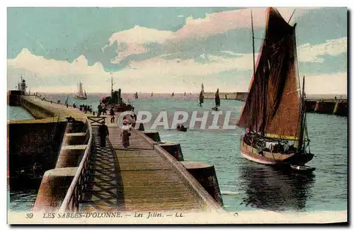 Cartes postales Les Sables D'Olonne Les Jetees Bateau