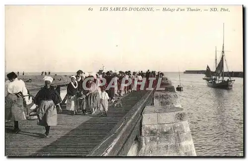 Ansichtskarte AK Les Sables D&#39Olonne Halage d&#39un Thonier Bateau