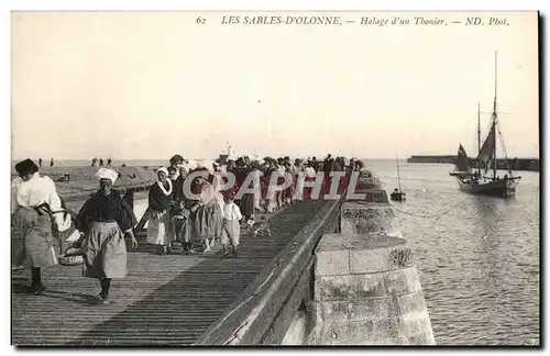 Cartes postales Les Sables D&#39Olonne Halage d&#39un Thonier Bateau