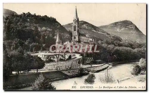 Cartes postales Lourdes la Basilique et l&#39Abri du Pelerin