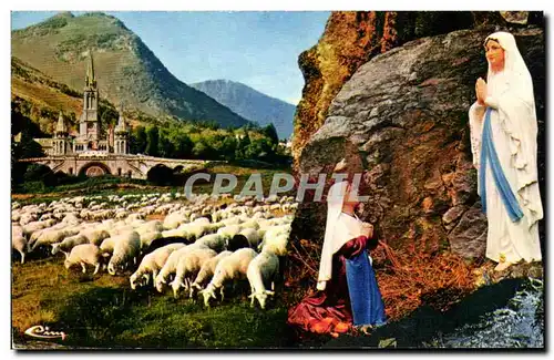 Cartes postales Lourdes l&#39apparition a Bernadette et la Basilique