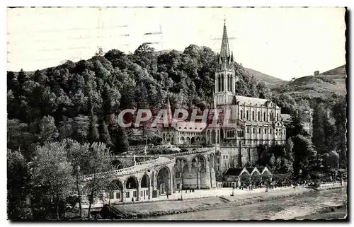 Cartes postales Lourdes La Basilique et le Gave