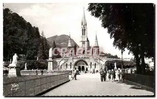 Ansichtskarte AK Lourdes La Basilique la Vierge Couronnee Entree du Rosaire