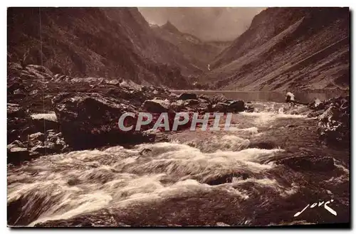 Cartes postales Cauterets environs Le Lac de Gaube et son deversoir Au fond le Vignemale