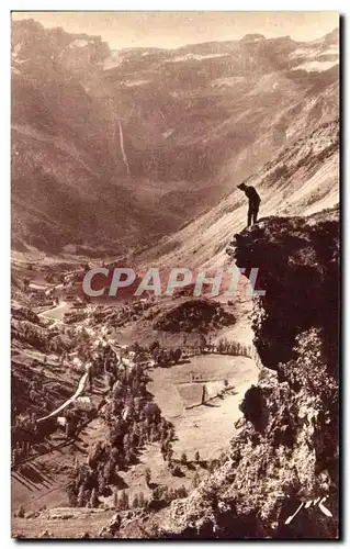 Ansichtskarte AK Gavarnie Vue d&#39ensemble Au fond le Cirque et la Grande Cascade