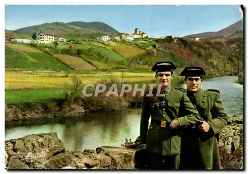 Cartes postales Pays Basque Les Douaniers Espagnols en faction sur la bidassoa