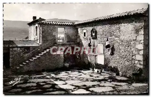 Ansichtskarte AK Les Belles Alpes Francaises La Chapelle En Vercors La Cour des Fusilles Juillet 1944