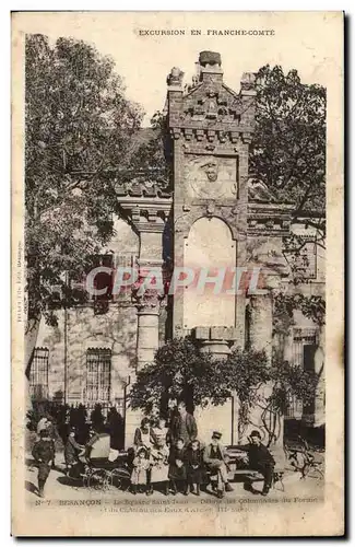 Cartes postales Besancon Le square Saint Jean Debris des colonnades du Foruin et du chateau des Eaux