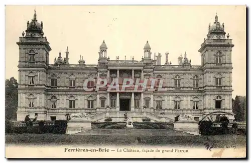 Ansichtskarte AK Ferrieres en Brie Le Chateau Facade du Grand Perron
